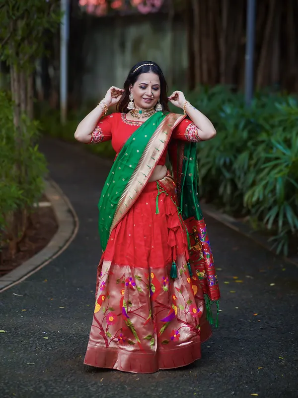 Here’s_the_most_elegant_lehenga_of_all_times._This_quintessential_lehenga_has_the_right_amount_of_weaving_work_and_Hand_made_Work_that_you_need_for_the_upcoming_South_wedding_season._Tag_all_the_bride_to_be_who_you_think_will_look_stunning_in_this_beautiful_lehenga