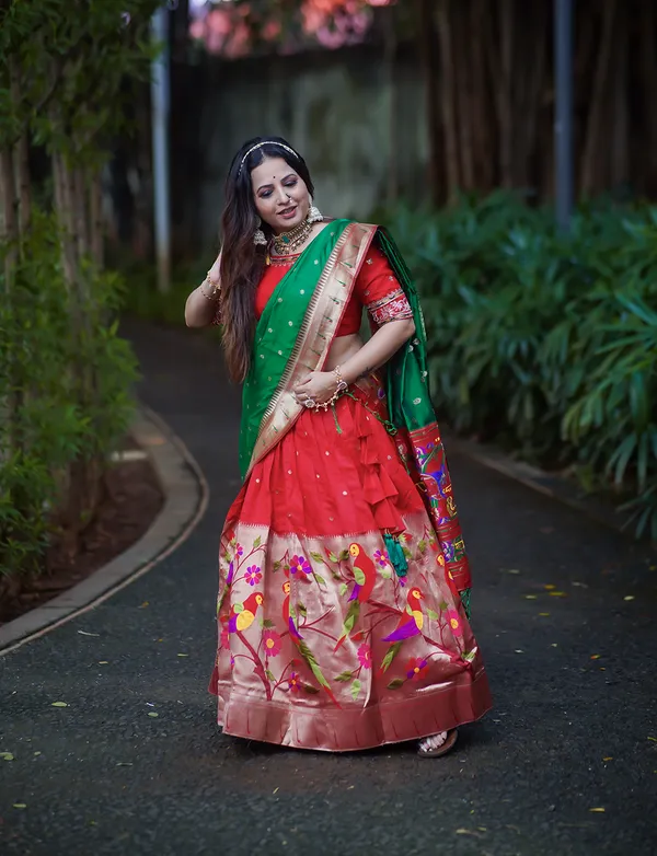 Here’s_the_most_elegant_lehenga_of_all_times._This_quintessential_lehenga_has_the_right_amount_of_weaving_work_and_Hand_made_Work_that_you_need_for_the_upcoming_South_wedding_season._Tag_all_the_bride_to_be_who_you_think_will_look_stunning_in_this_beautiful_lehenga