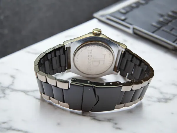 Black_and_Grey_Heavy_Metal_Chain_Party_Wear_Watch_With_1_year_warranty_for_Men