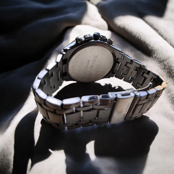 Black_and_Silver_Metal_Chain_Watch_With_1_year_warranty_for_Couple