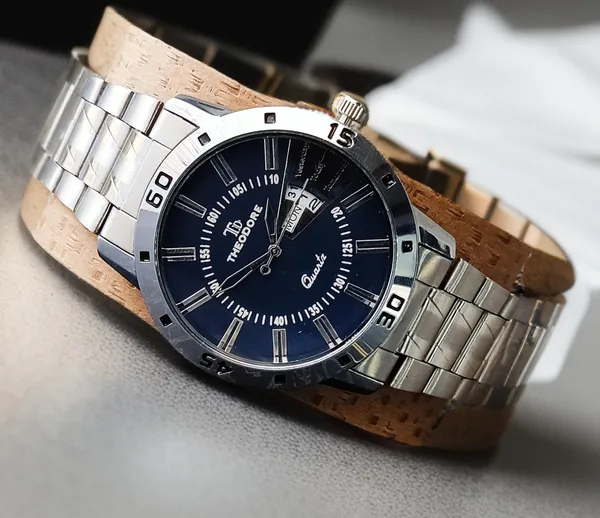 Couple_Watch__Analogue_Round_Dial_Dual_tone_Watch_With_1_year_warranty_for_Couple