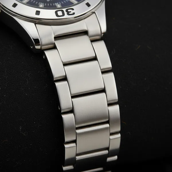 Blue_Date_And_Day_Round_Dial_Watch_With_1_year_warranty_for_Women_TD16191