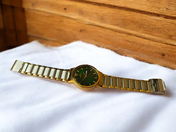 Dual_Tone_Golden_and_Silver_Color_Premium_Chain_Watch_-_For_Men