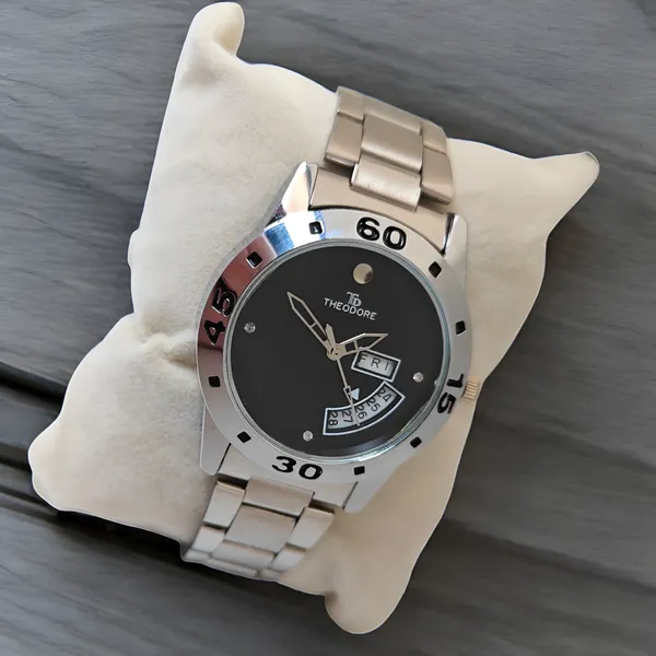 Black_Date_And_Day_Round_Dial_Watch_For_Women