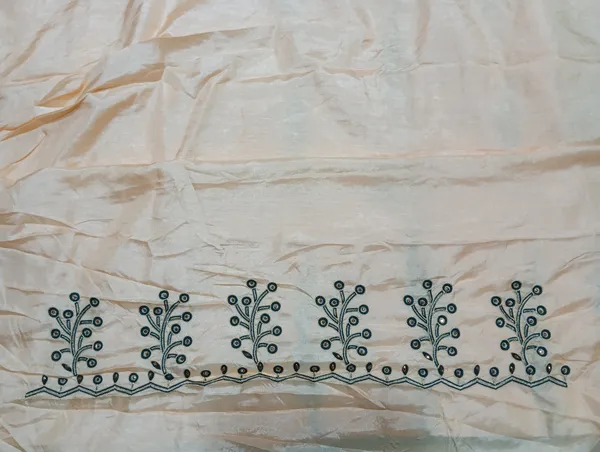 Cream_Raw_Silk_Borderwork_Designer_Saree_For_Women
