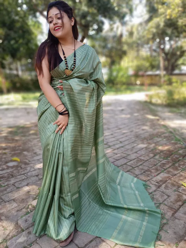 Green_Silk_Handloom_Striped_Traditional_Saree_For_Women