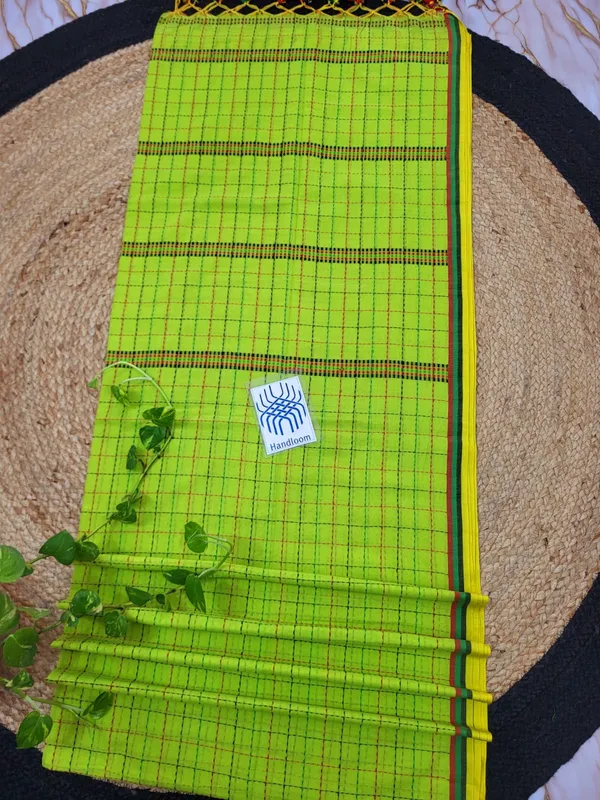 Green_Handloom_Cotton_Checked_Contrast_Border_Saree_For_Women