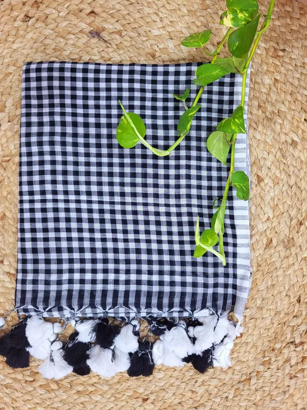 Black_And_White_100%_Pure_Mul_Cotton_Trending_Gingham_Check_Pom_Pom_Saree_For_Women