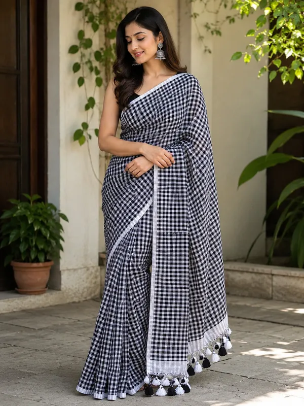 Black_And_White_100%_Pure_Mul_Cotton_Trending_Gingham_Check_Pom_Pom_Saree_For_Women
