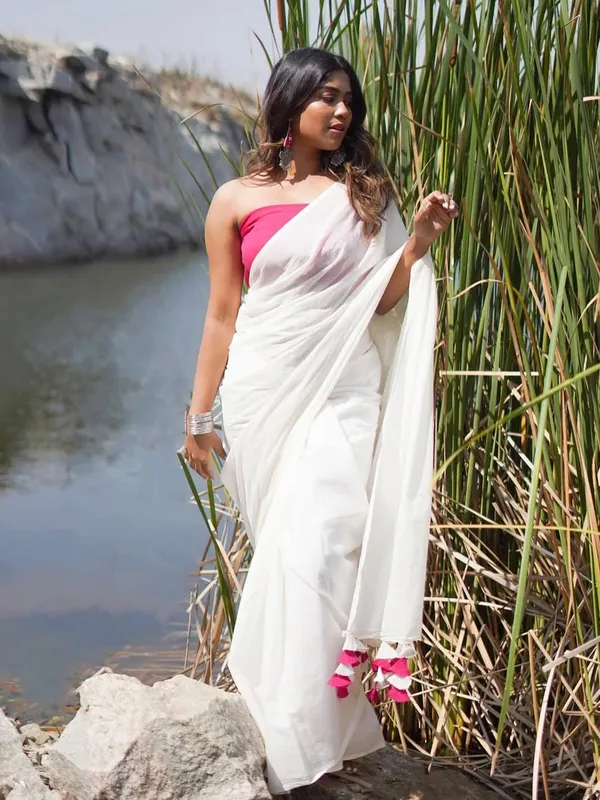 White_Cotton_Tassel_Border_Saree_With_Pink_Blouse_For_Women
