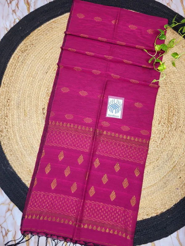 Magenta_Handloom_Cotton_Zari_Woven_Border_Saree_For_Women