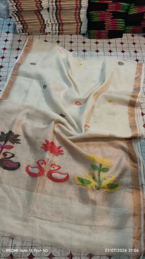 Cream_Cotton_Handwoven_Swan_Motif_Saree_For_Women
