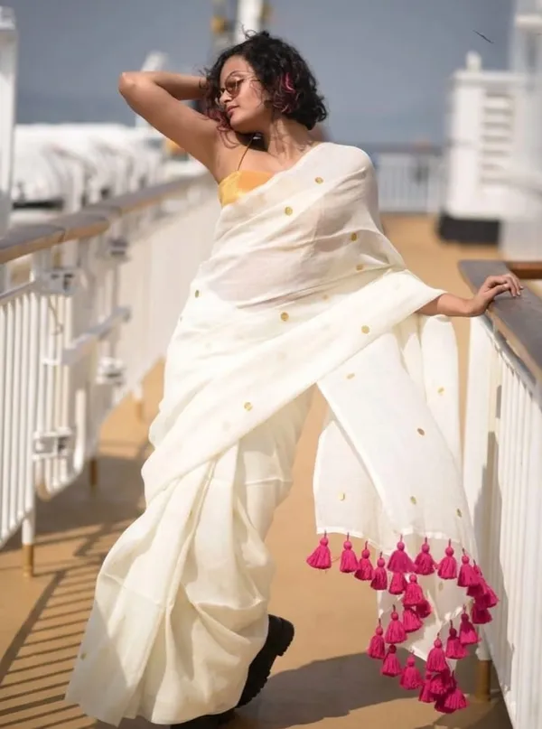 White_100%_Pure_Mul_Cotton_Trending_Polka_Dot_Tassel_Saree_For_Women