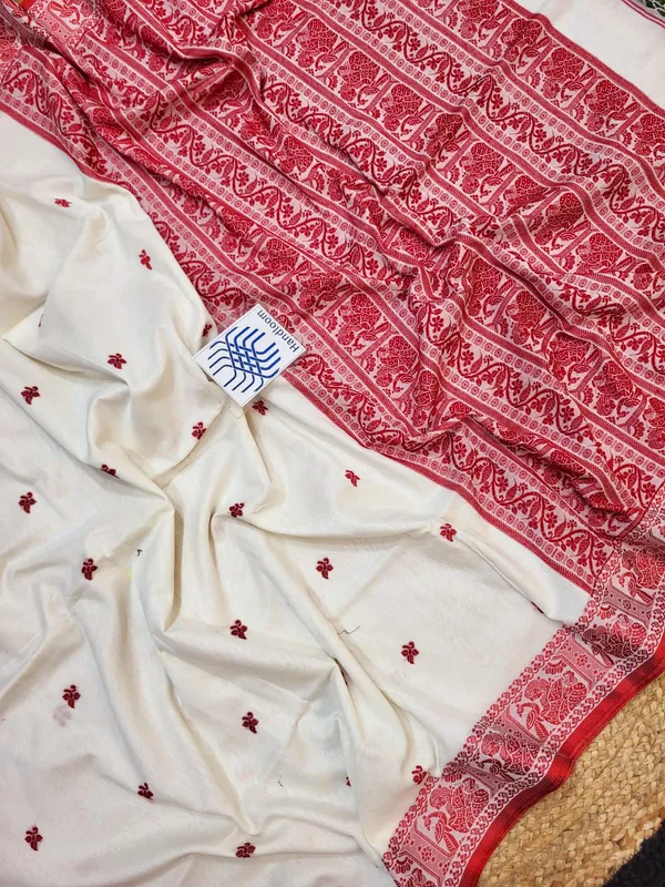 Off_White_Handloom_Cotton_Baluchuri_Elephant_Floral__Border_Saree_For_Women
