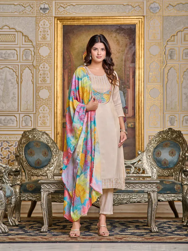 Vibrant_Vogue_Embroidered_Kurti_With_Pand_And_Dupatta_For_Women
