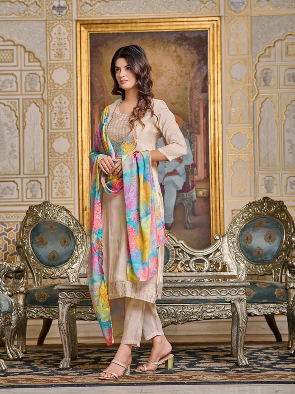 Vibrant_Vogue_Embroidered_Kurti_With_Pand_And_Dupatta_For_Women