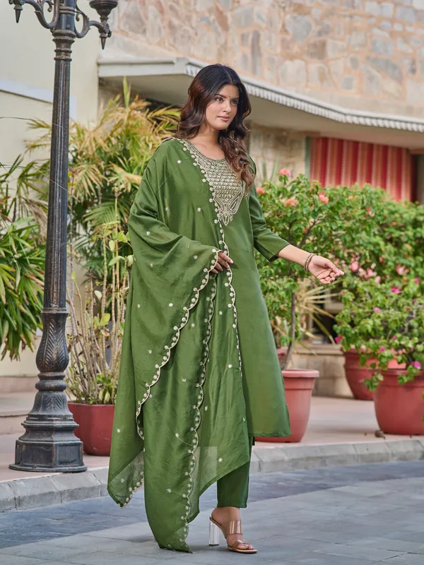 Graceful_Gleame_Embroidered_kurta_with_pant_and_dupatta_set