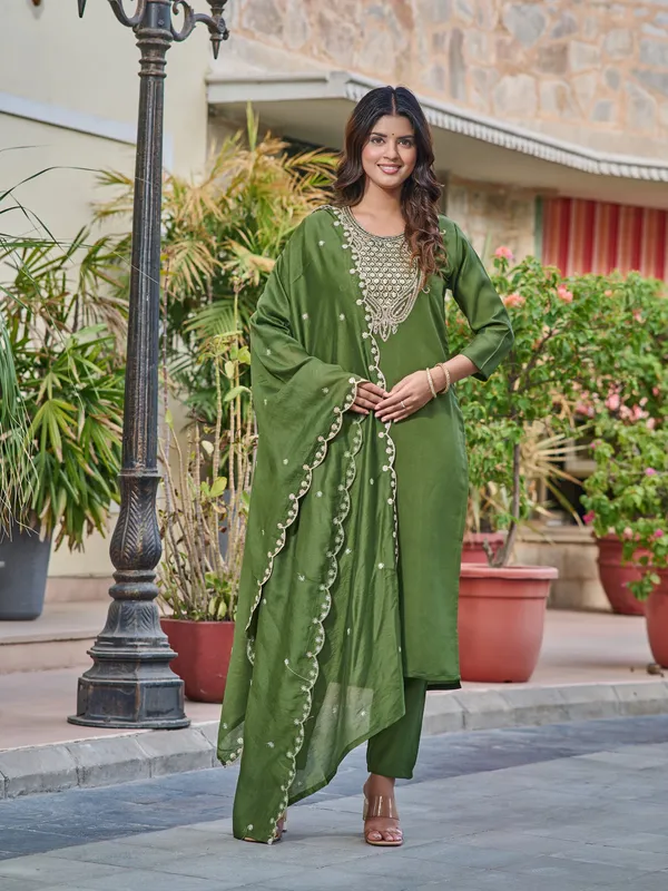 Graceful_Gleame_Embroidered_kurta_with_pant_and_dupatta_set