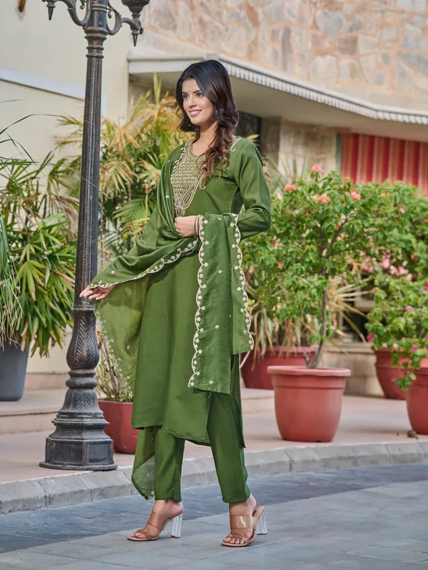 Graceful_Gleame_Embroidered_kurta_with_pant_and_dupatta_set