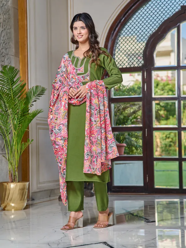 Emerald_Charm_Embroidered_Kurti_with_Dupatta_For_Women