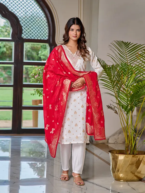 White_Ivory_Elegance_Embroidered_Kurti_with_Red_Dupatta_For_Women