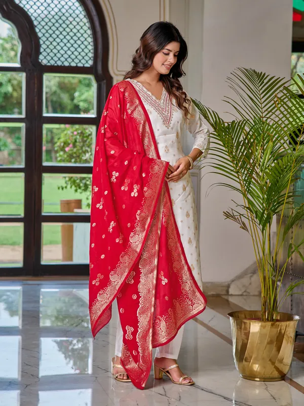 White_Ivory_Elegance_Embroidered_Kurti_with_Red_Dupatta_For_Women