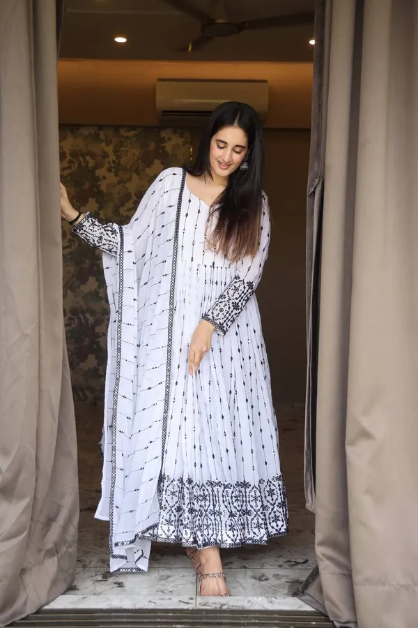 Premium_ReadyMade_Anarkali_Suit_Set_[3_Pcs]Faux_Georgette_with_Net_Embroidery_Work