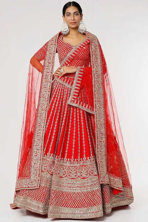 Red_Scarlet_Splendor:_Embroidered_Malae_Satin_Lehenga_Choli_Ensemble_For_Women