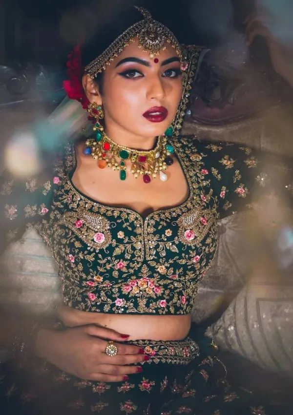 Satin_Dreams:_Designer_Embroidered_Lehenga