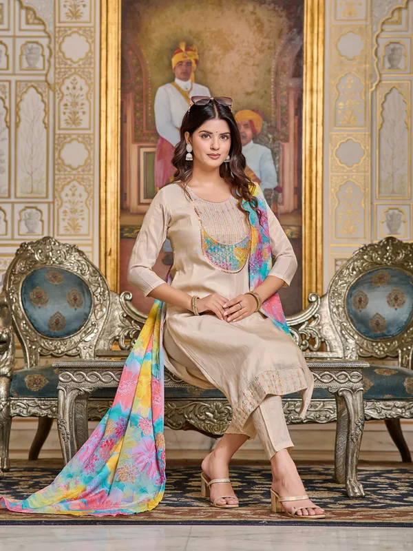 Vibrant_Vogue_Embroidered_Kurti_With_Pand_And_Dupatta_For_Women