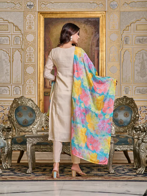 Vibrant_Vogue_Embroidered_Kurti_With_Pand_And_Dupatta_For_Women