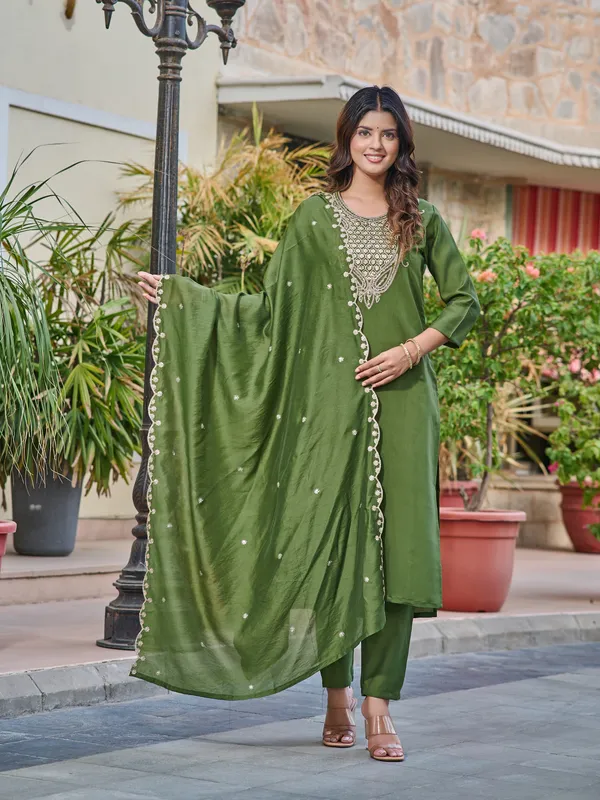 Graceful_Gleame_Embroidered_kurta_with_pant_and_dupatta_set