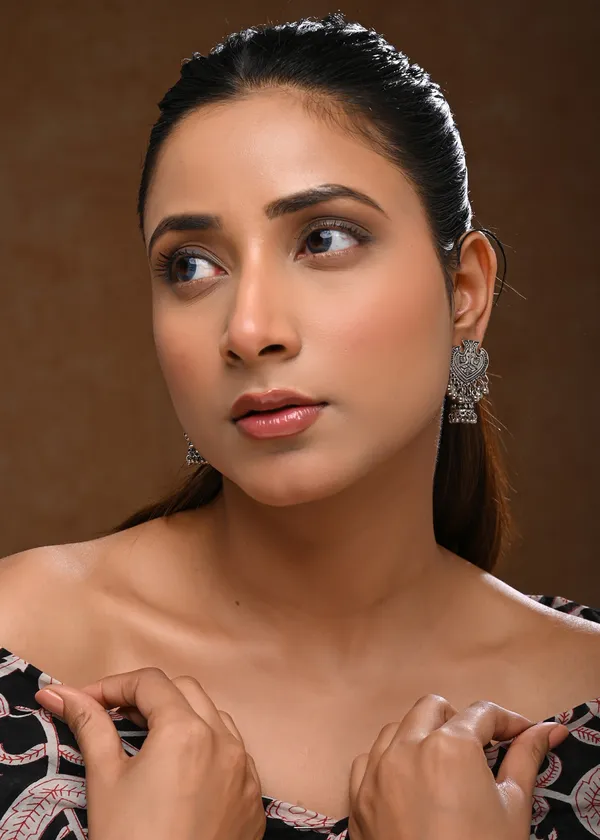 Oxidized_Silver-Toned_Engraved_Peacock_Stud_Jhumka_Earrings
