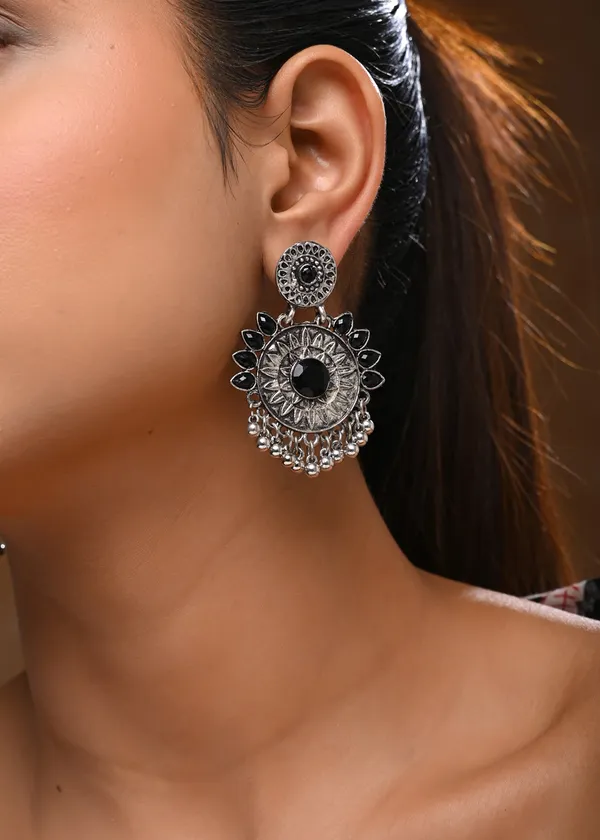 Oxidized_Silver-Toned_Kundan-Style_Drop_Earrings_with_Black_Stones