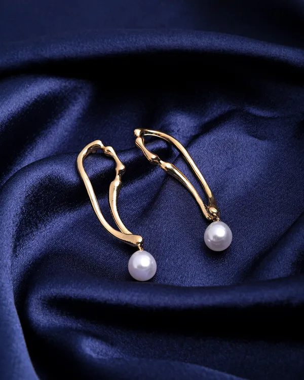 Gold-Toned_Sculptural_Drop_Earrings_with_Teardrop_Pearl