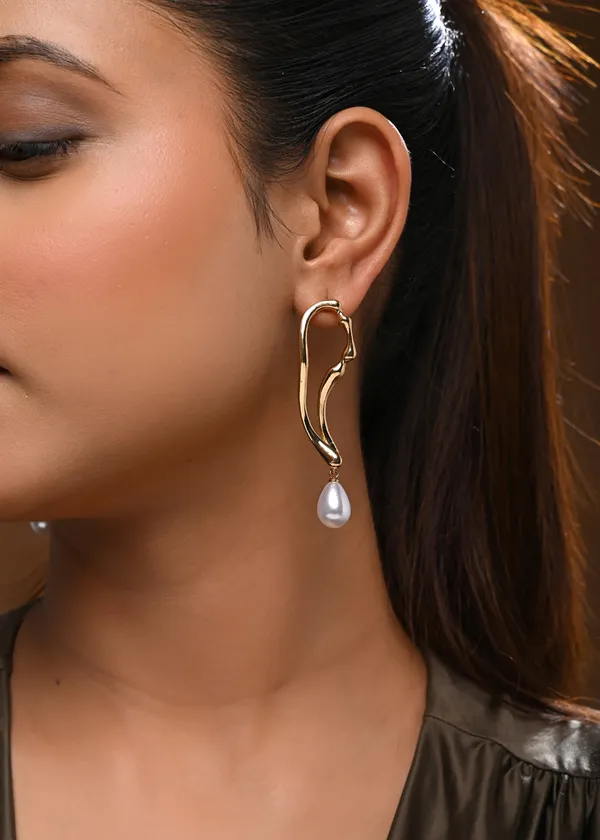 Gold-Toned_Sculptural_Drop_Earrings_with_Teardrop_Pearl