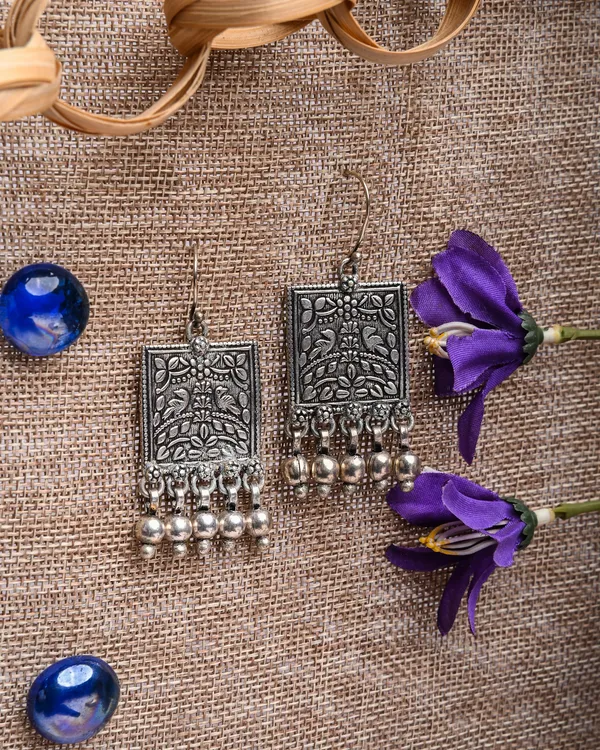 Oxidized_Silver-Toned_Engraved_Square_Drop_Earrings_with_Ghungroo