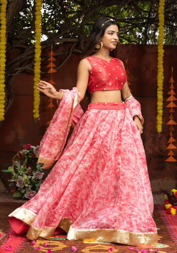 Sara_Coral_Tie_Dye_Lehenga_Set