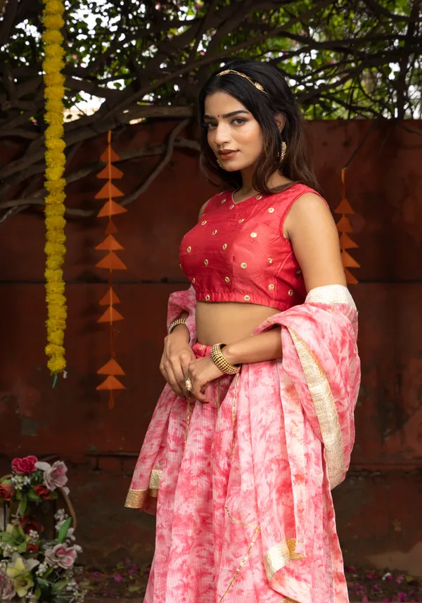 Sara_Coral_Tie_Dye_Lehenga_Set