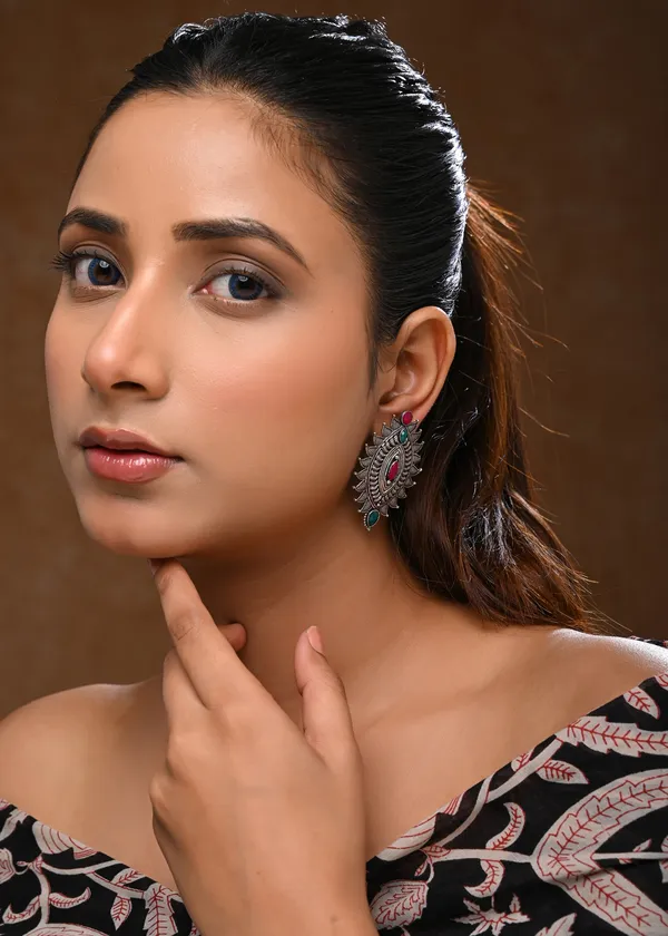 Oxidized_Silver-Toned_Spike-Edged_Stud_Earrings_with_Dual-Tone_Stones