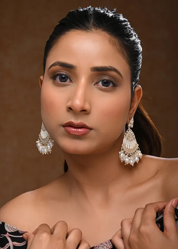 Silver-Toned_Kundan_and_Pearl_Fan_Drop_Earrings