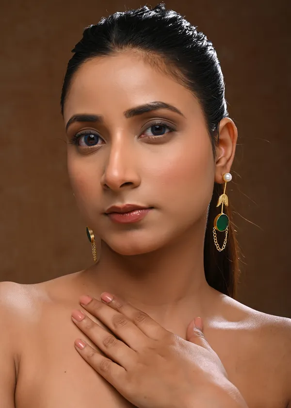 Contemporary_Pearl_Stud_Drop_Earrings_with_Green_Stone_and_Chain_Detail