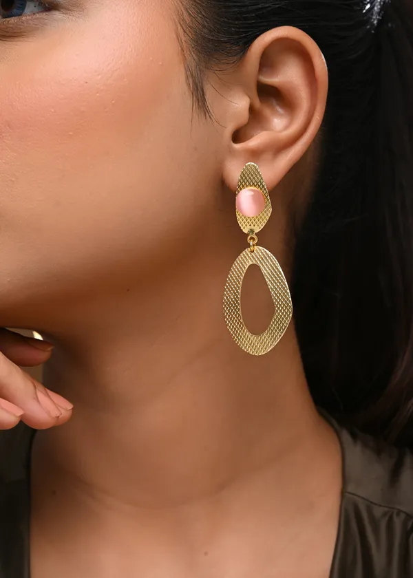 Gold-Toned_Textured_Abstract_Drop_Earrings_with_Peach_Stone_Detail