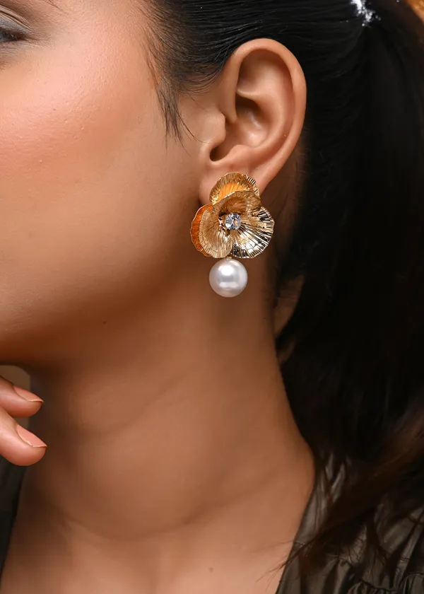 Gold-Toned_Textured_Floral_Stud_Earrings_with_Pearl_Drop