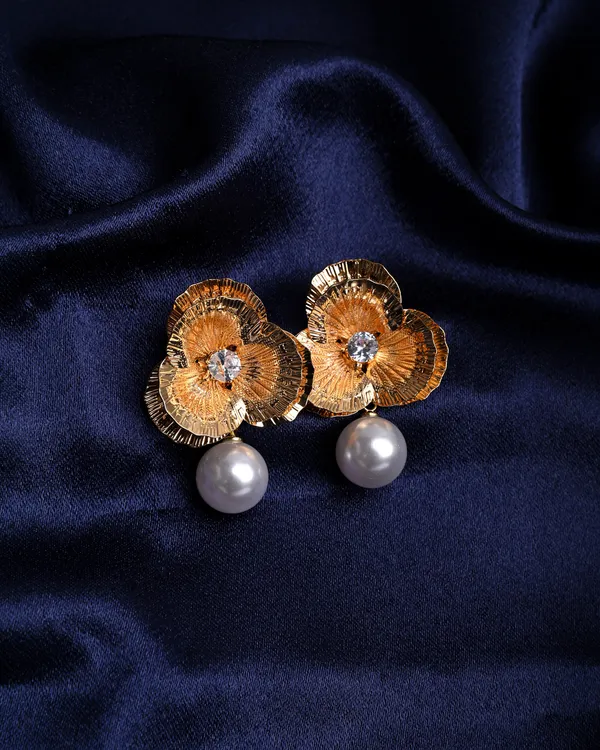 Gold-Toned_Textured_Floral_Stud_Earrings_with_Pearl_Drop