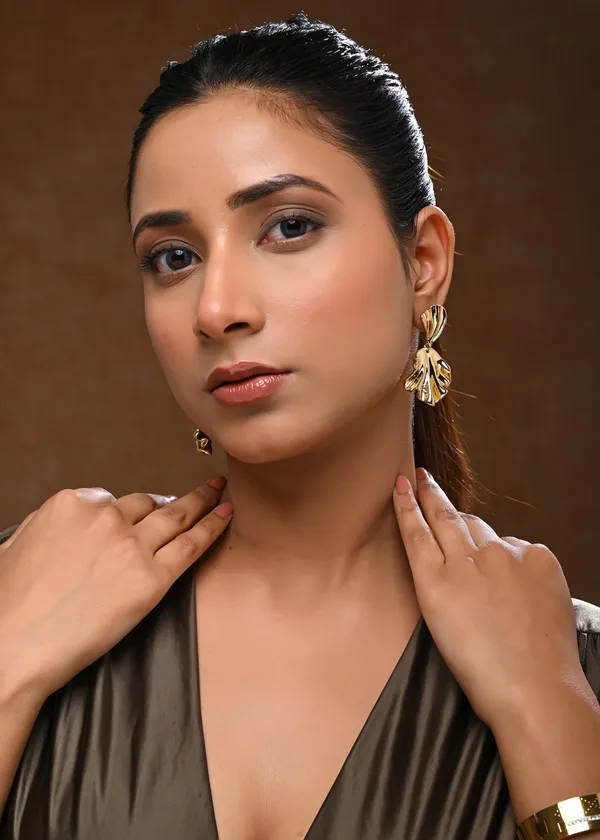 Gold-Toned_Sculptural_Shell_or_Petal_Drop_Earrings
