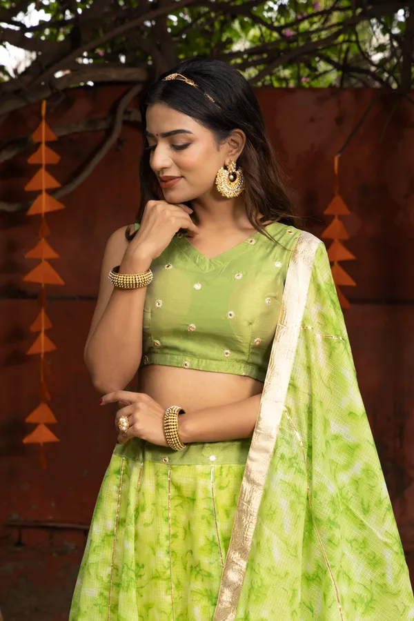 Sara_Green_Tie_Dye_Lehenga_Set