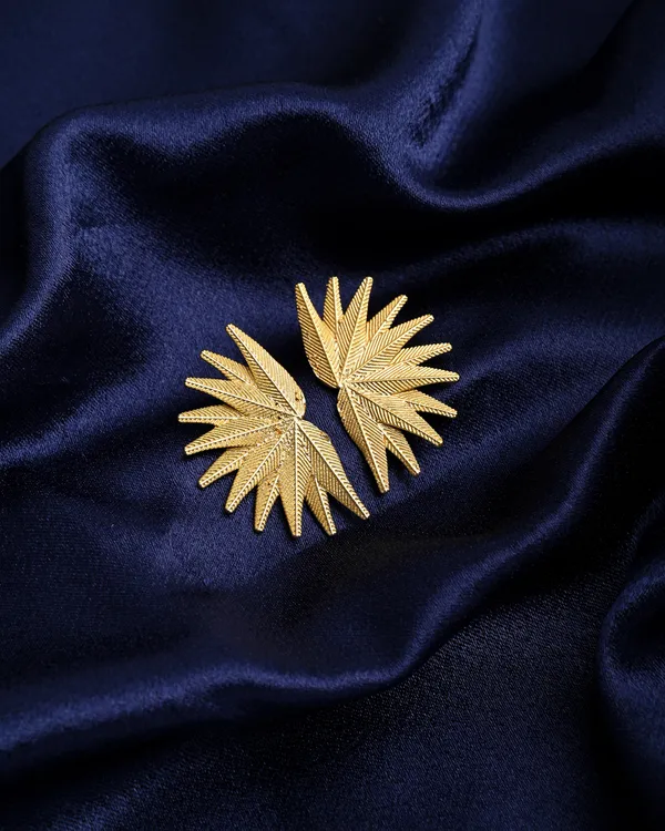 Gold-Toned_Detailed_Leaf_Stud_Earrings