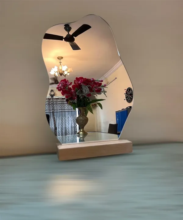 Abstract_Mirror_With_Stand_For_Home_Decor