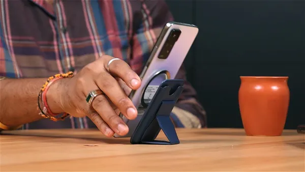 Blue_Magnetic_Wallet_For_All_Smart_Mobile_Phones_|_Minimalist_Design_Maximum_Convenience_|_Sleek_And_Secure